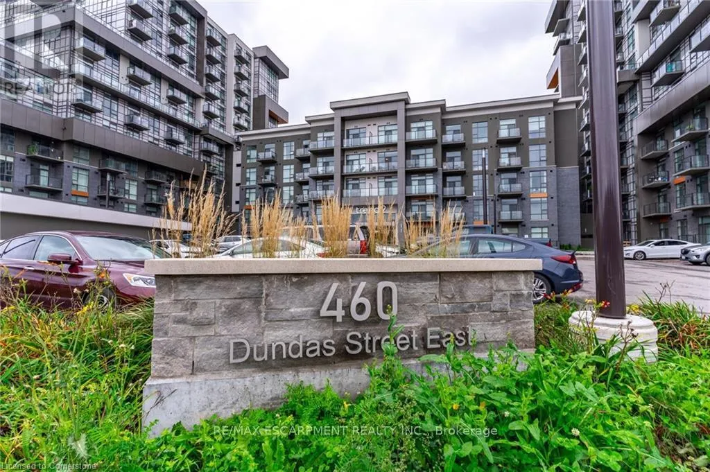 122 - 460 DUNDAS STREET E