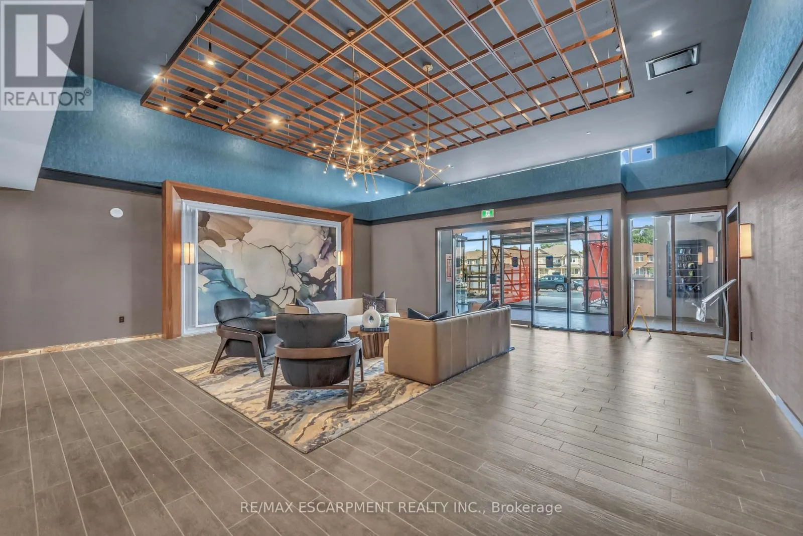 122 - 460 DUNDAS STREET E