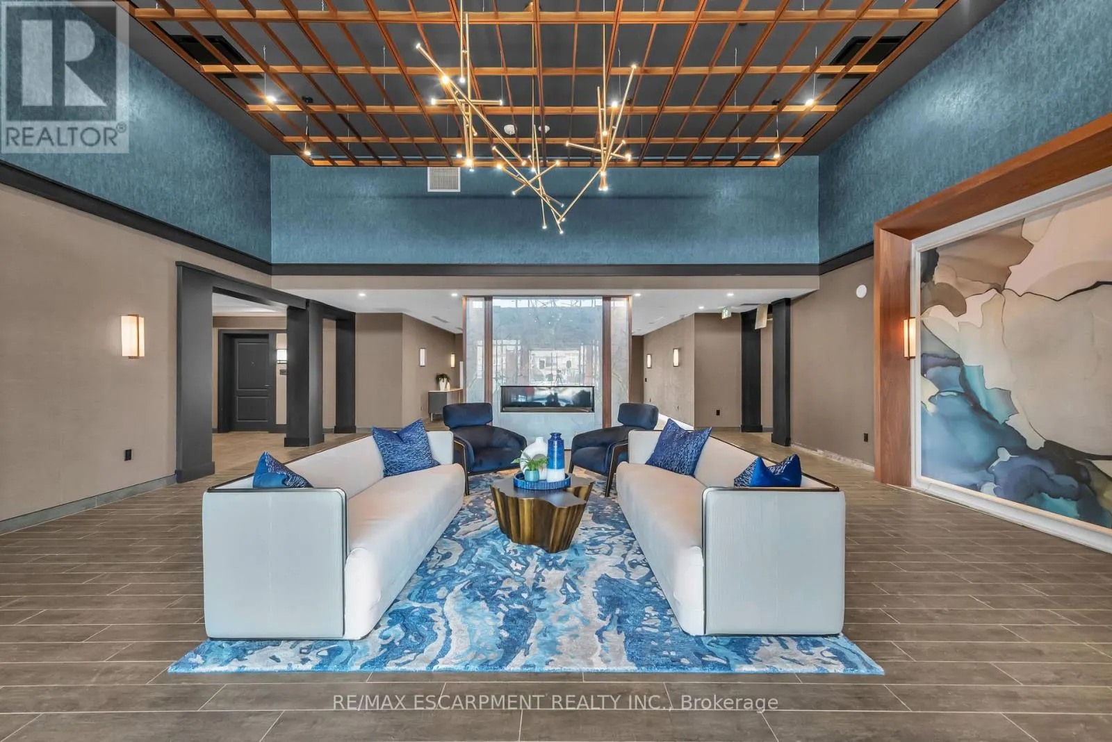 122 - 460 DUNDAS STREET E