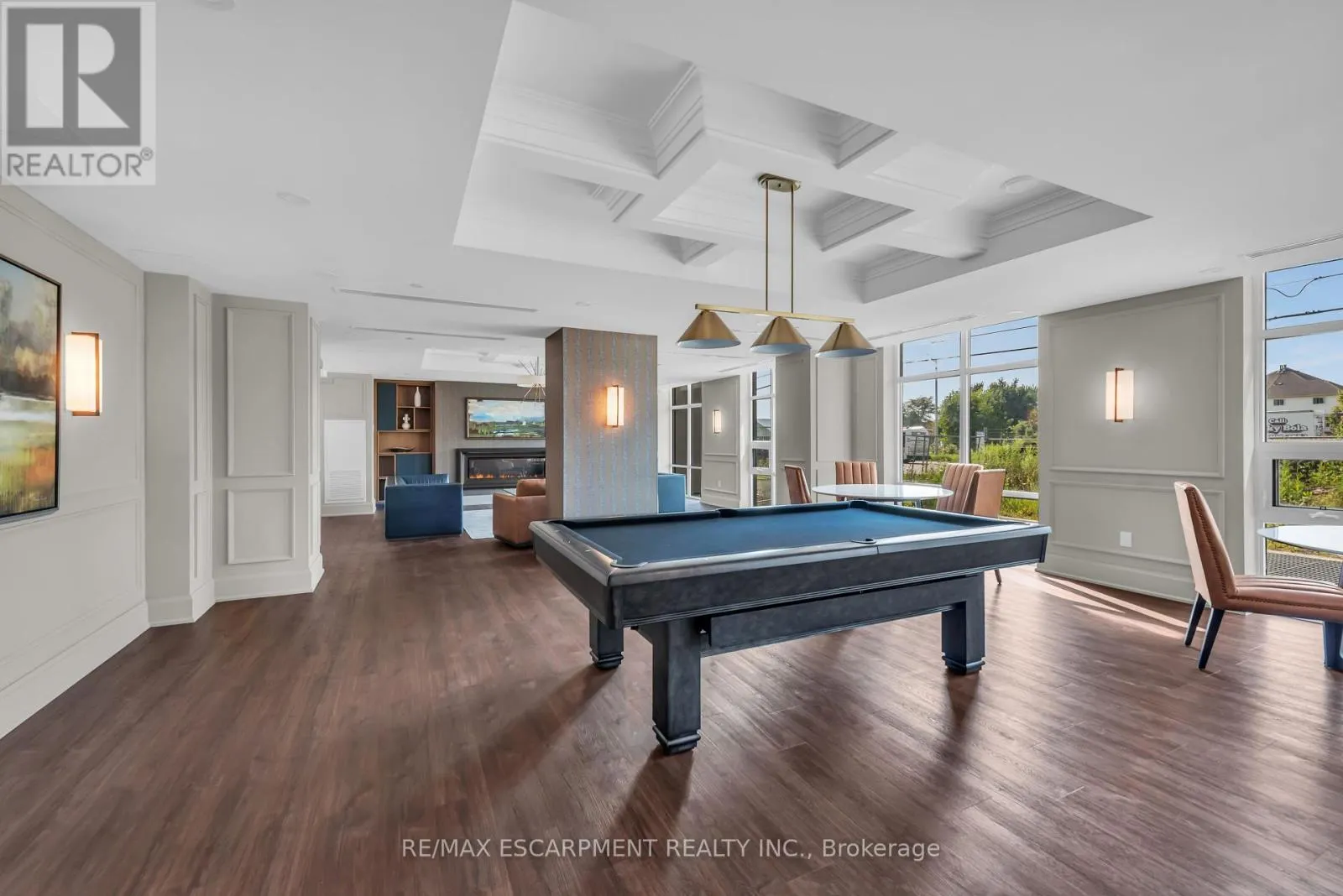 122 - 460 DUNDAS STREET E