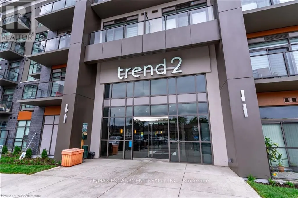 122 - 460 DUNDAS STREET E
