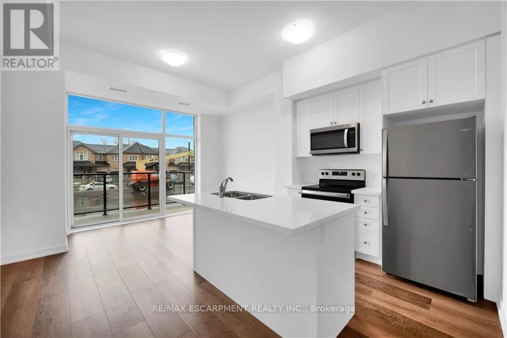122 - 460 DUNDAS STREET E