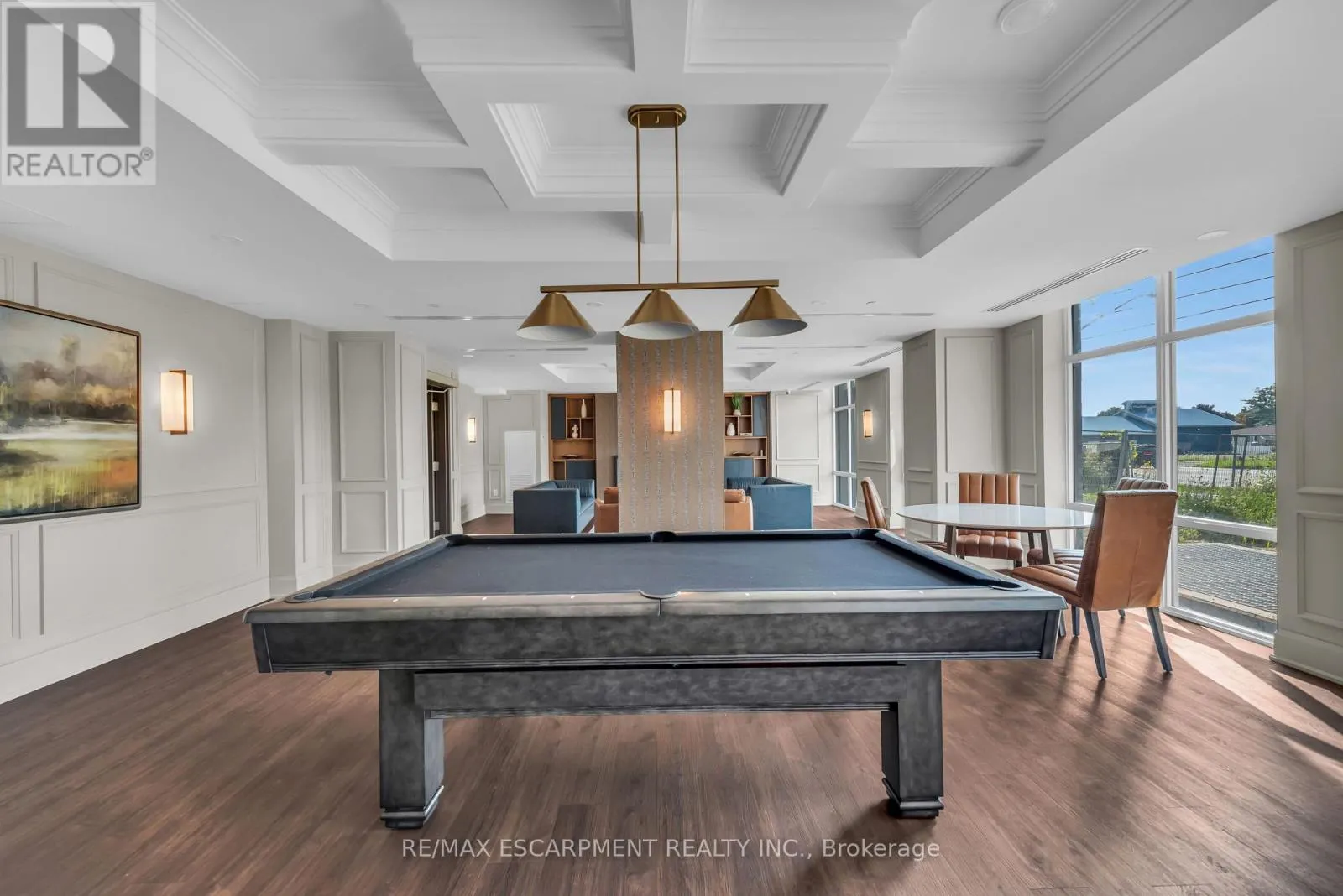 122 - 460 DUNDAS STREET E