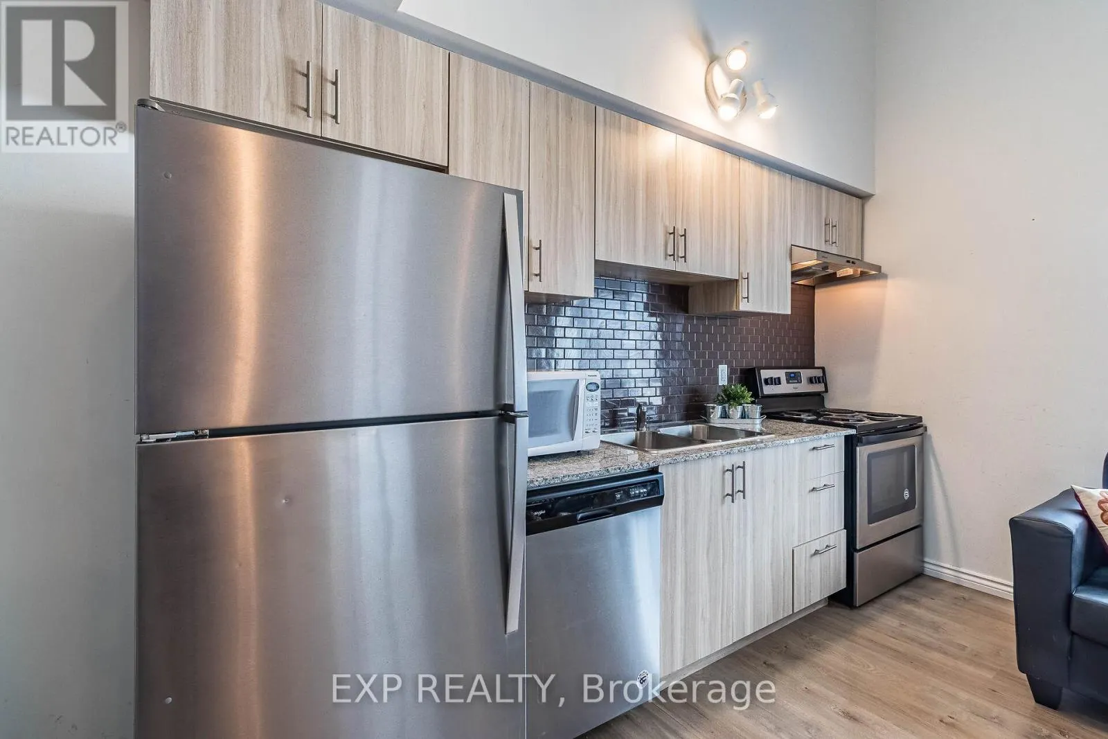 G116 - 275 LARCH STREET