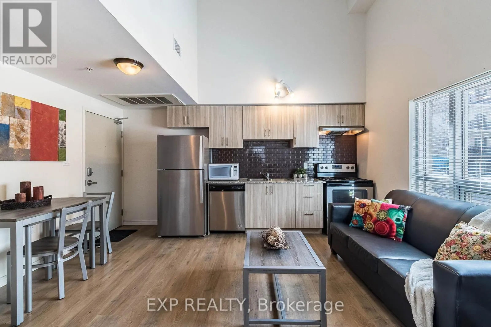 G116 - 275 LARCH STREET