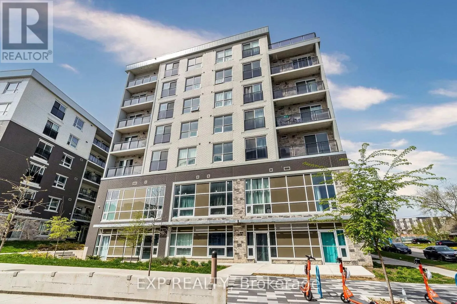 G116 - 275 LARCH STREET