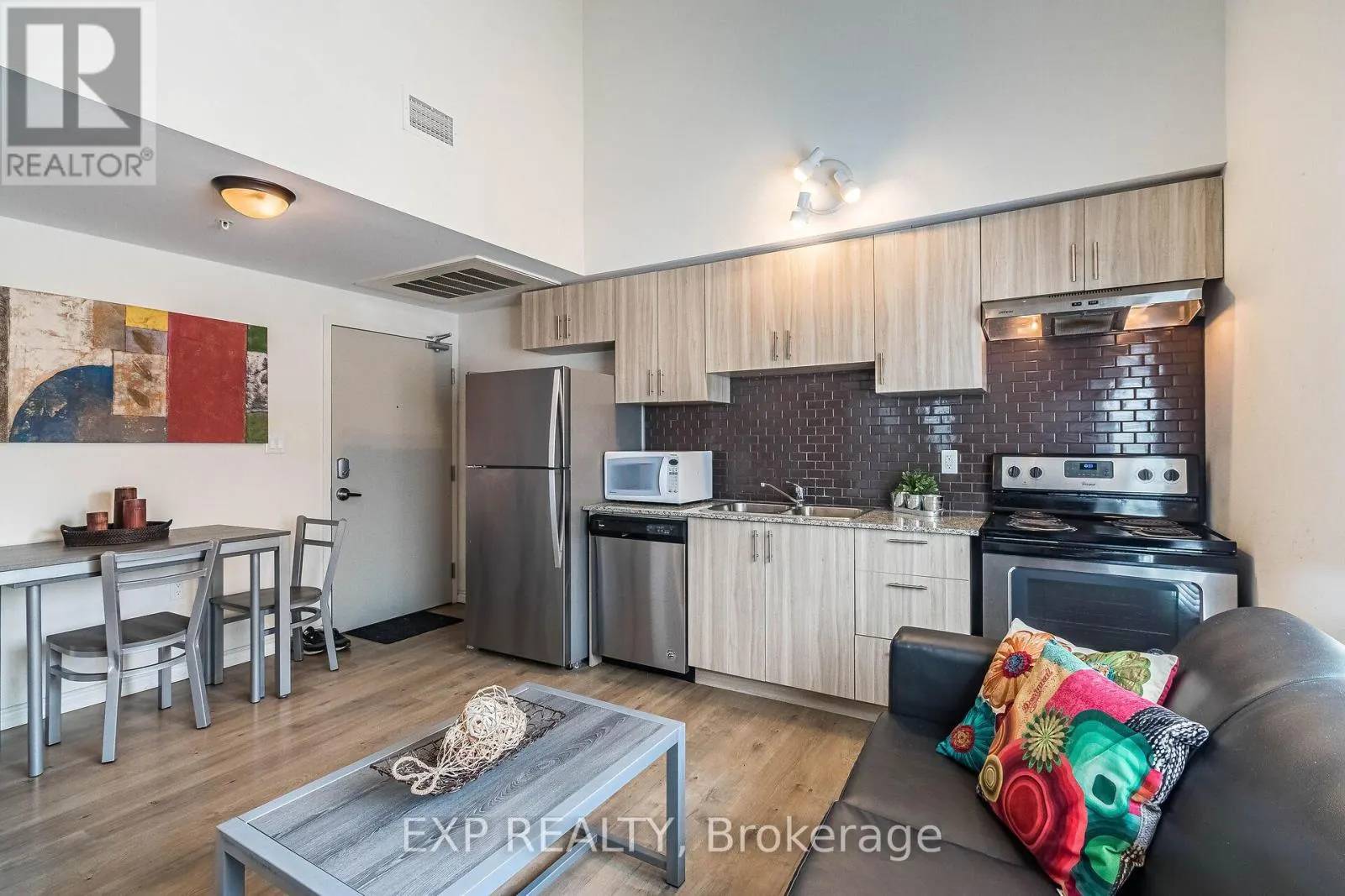 G116 - 275 LARCH STREET