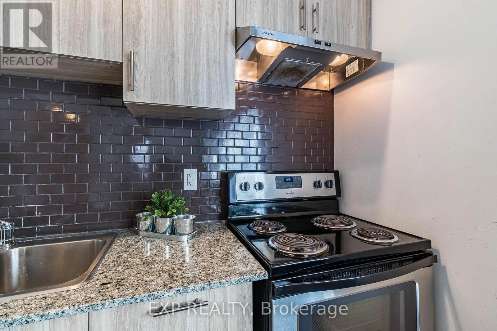 G116 - 275 LARCH STREET