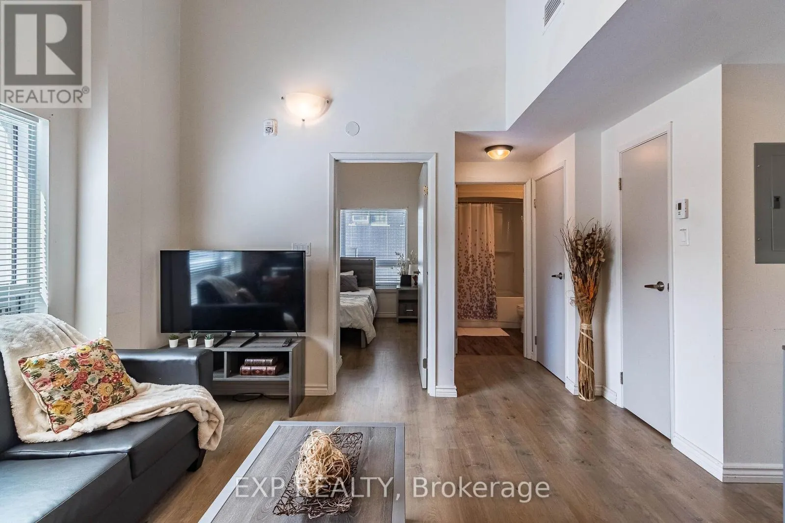 G116 - 275 LARCH STREET