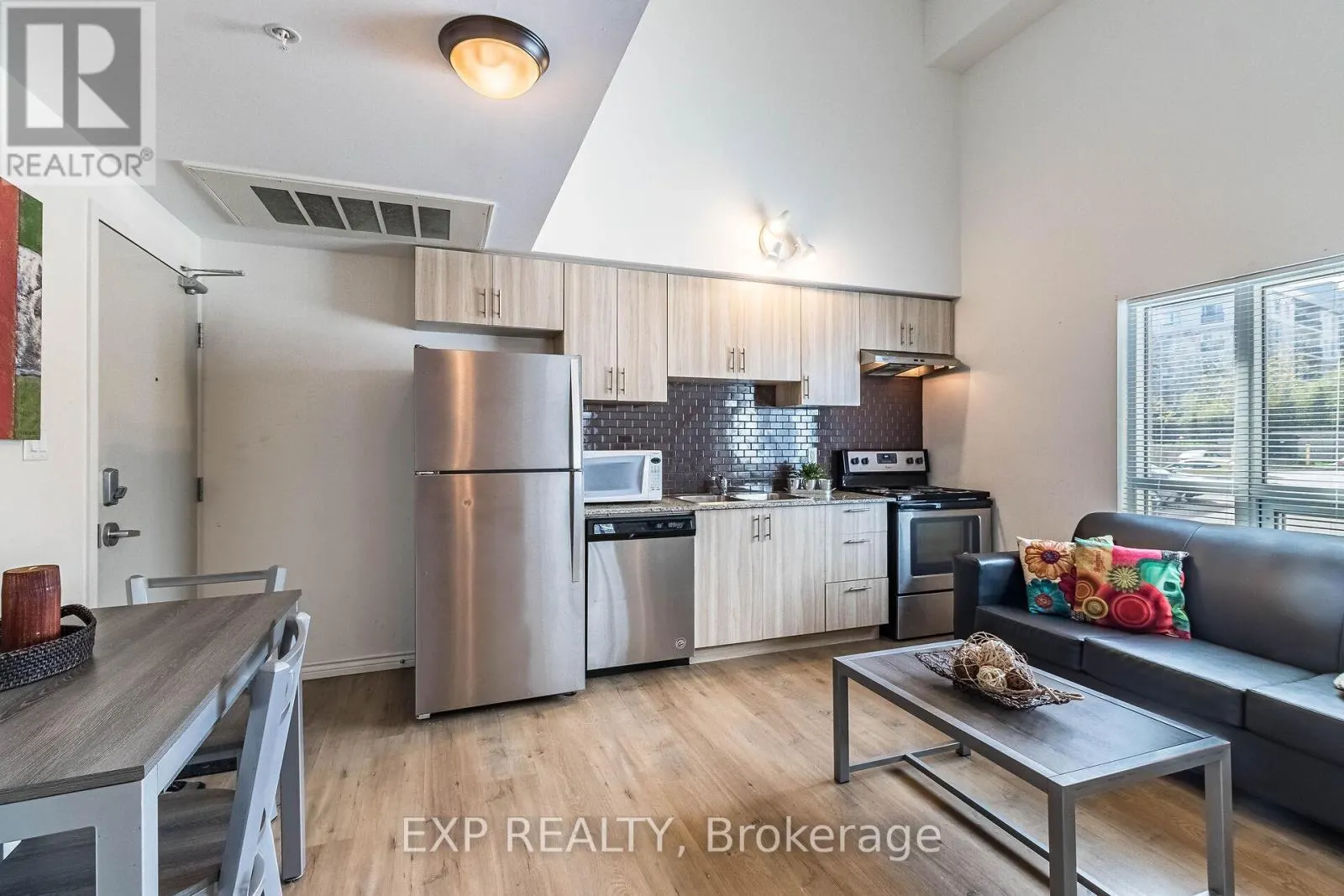 G116 - 275 LARCH STREET