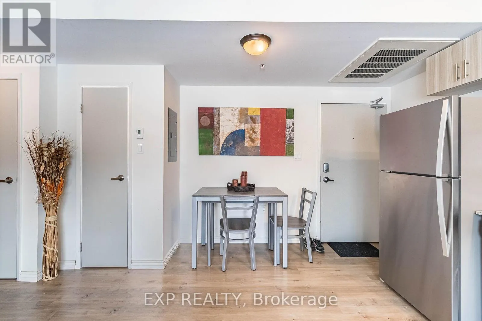 G116 - 275 LARCH STREET