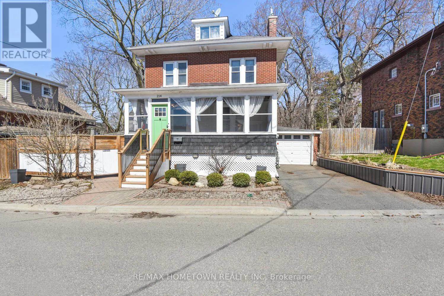 214 JAMES STREET E