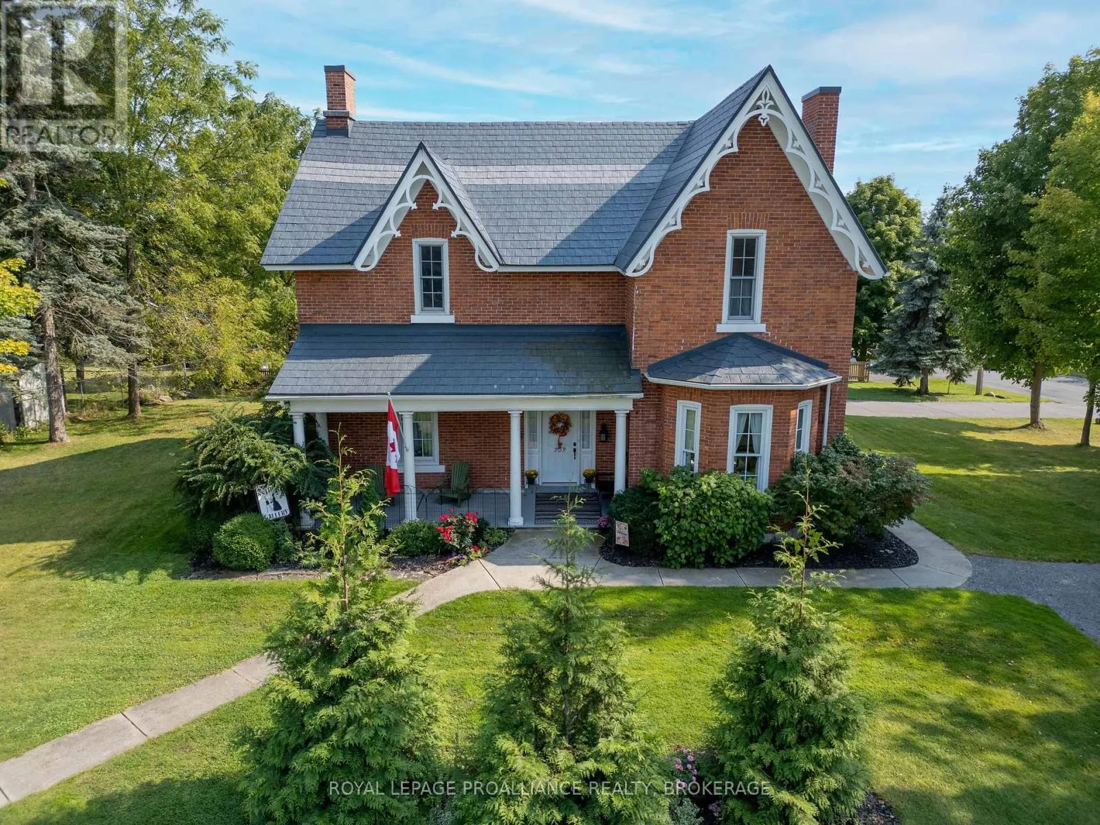 232 DUNDAS STREET W