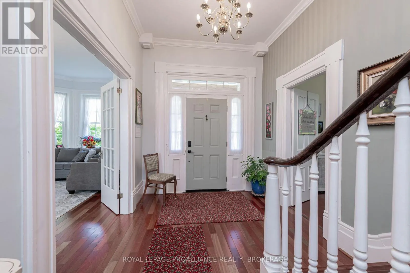 232 DUNDAS STREET W