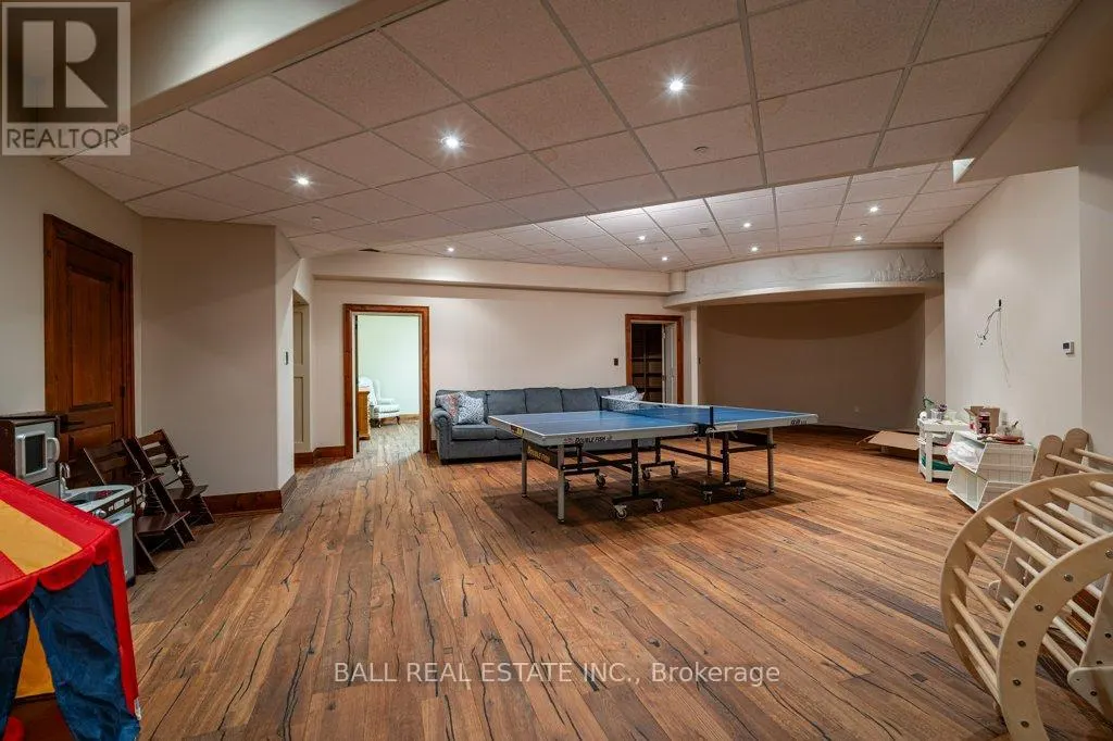890 BIRCHVIEW ROAD
