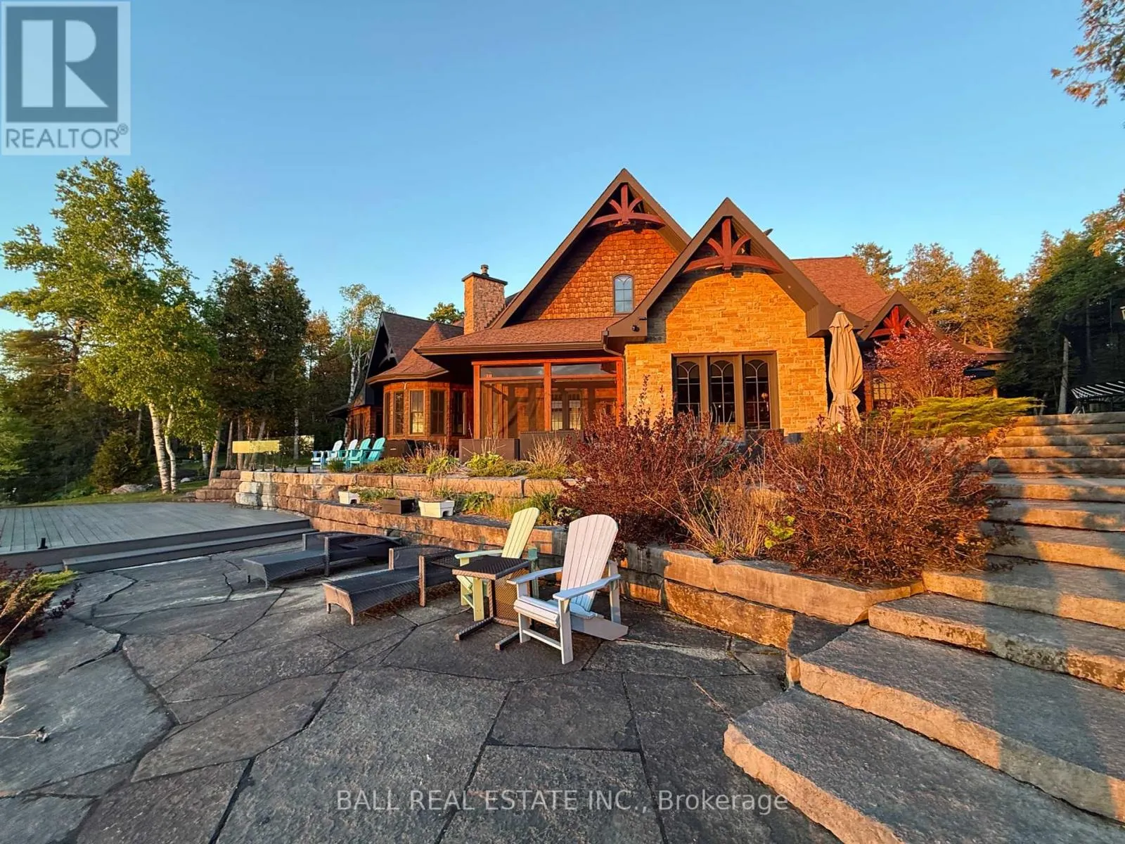 890 BIRCHVIEW ROAD