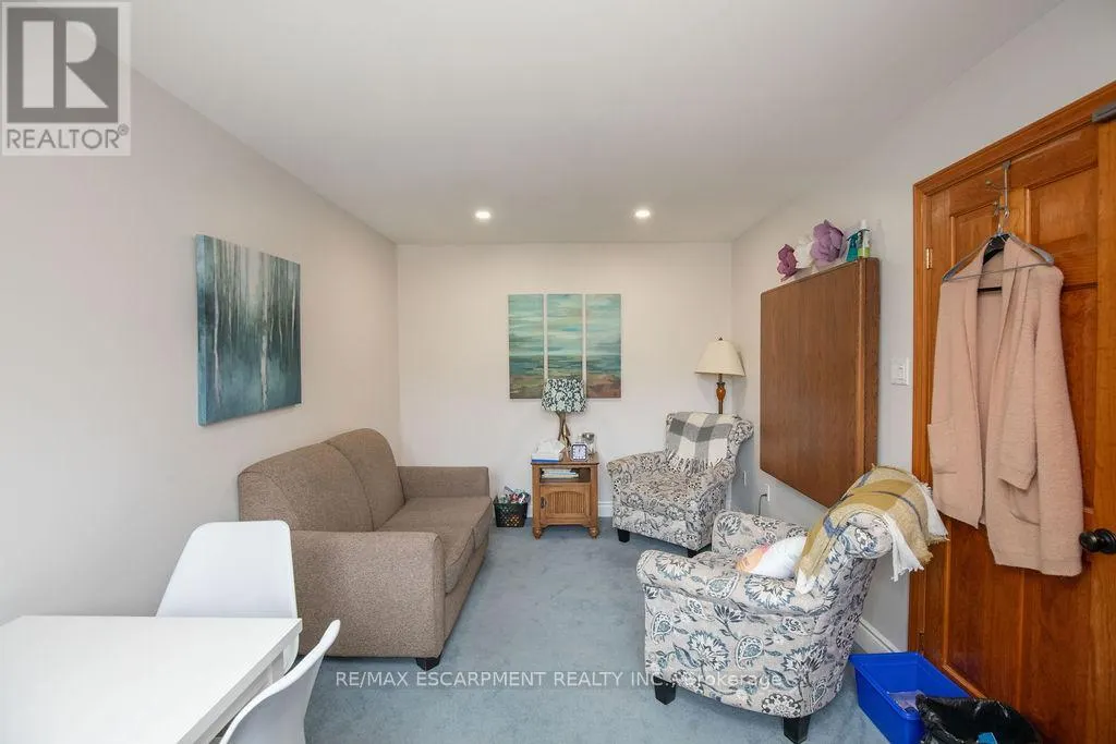144 WILSON STREET E