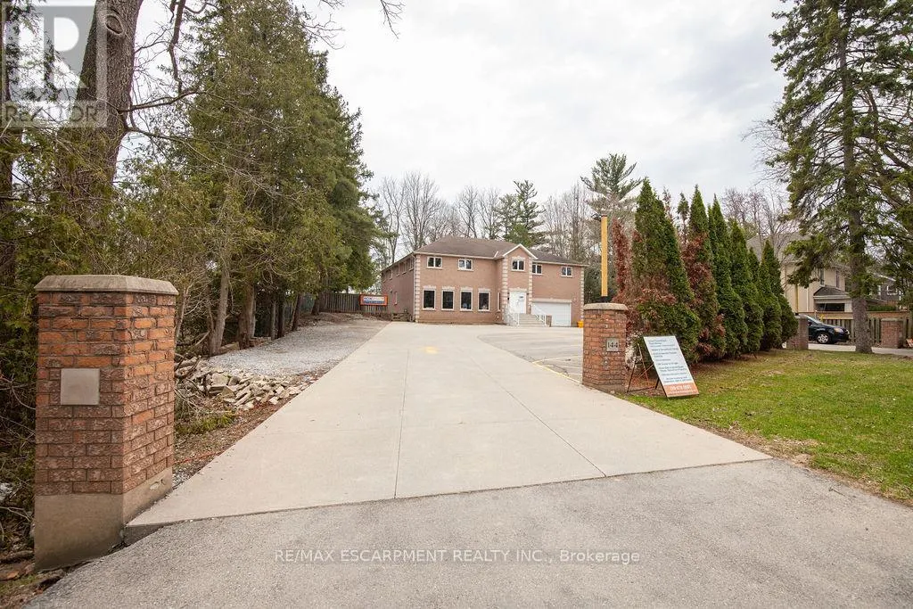 144 WILSON STREET E