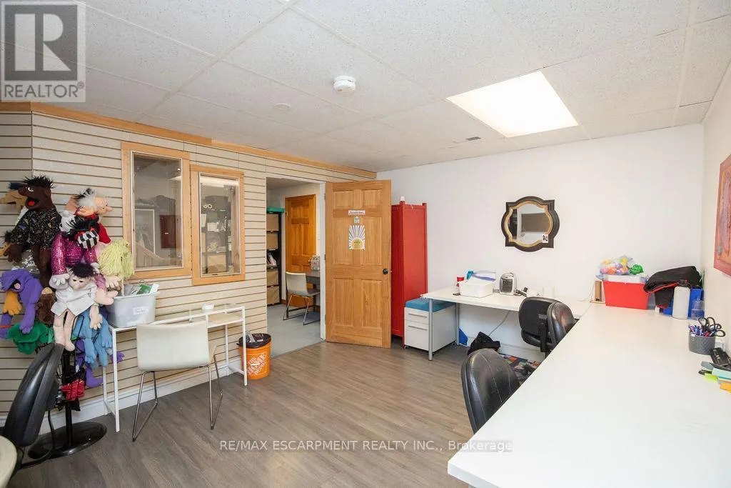 144 WILSON STREET E