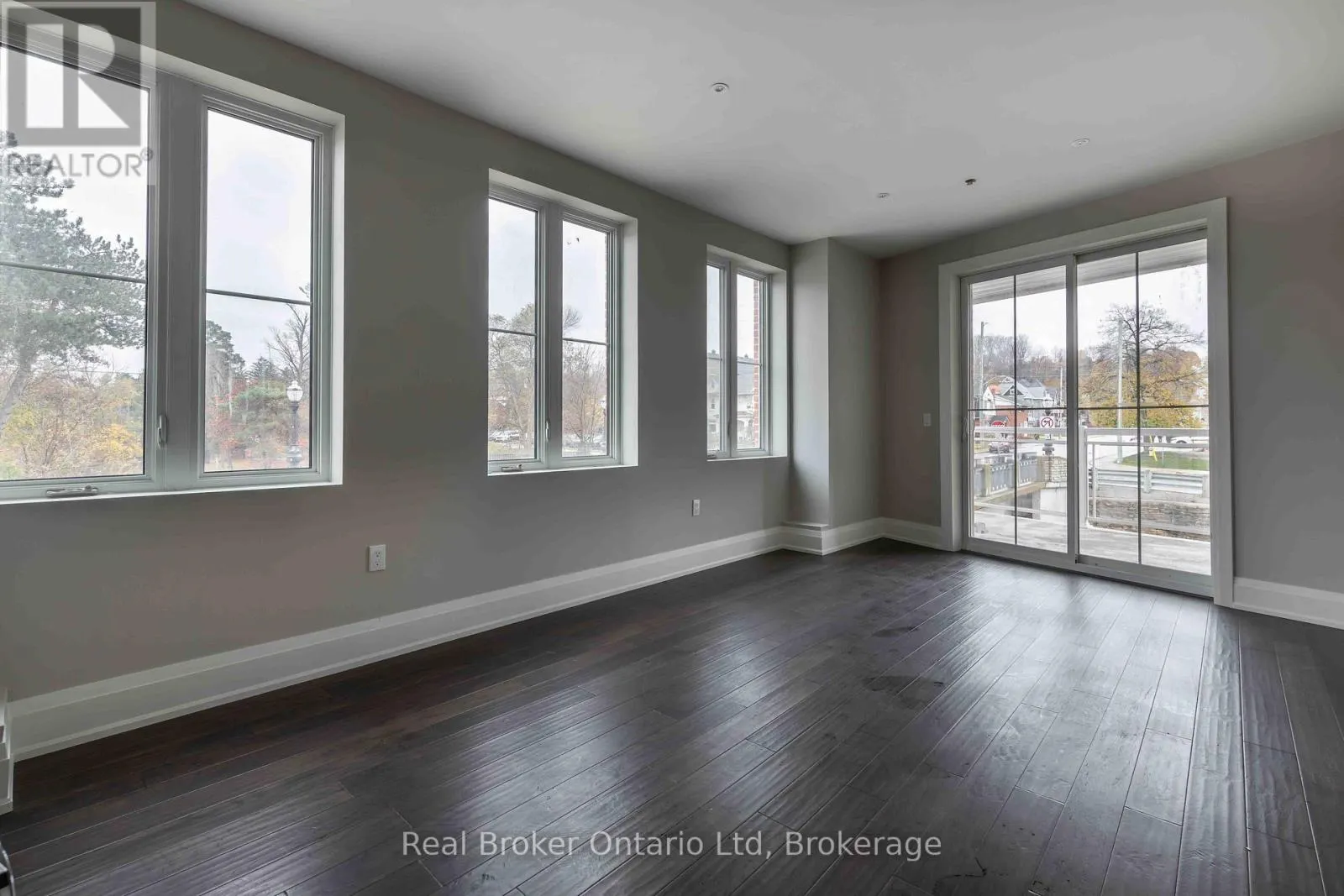 105 - 80 9TH STREET E, #105