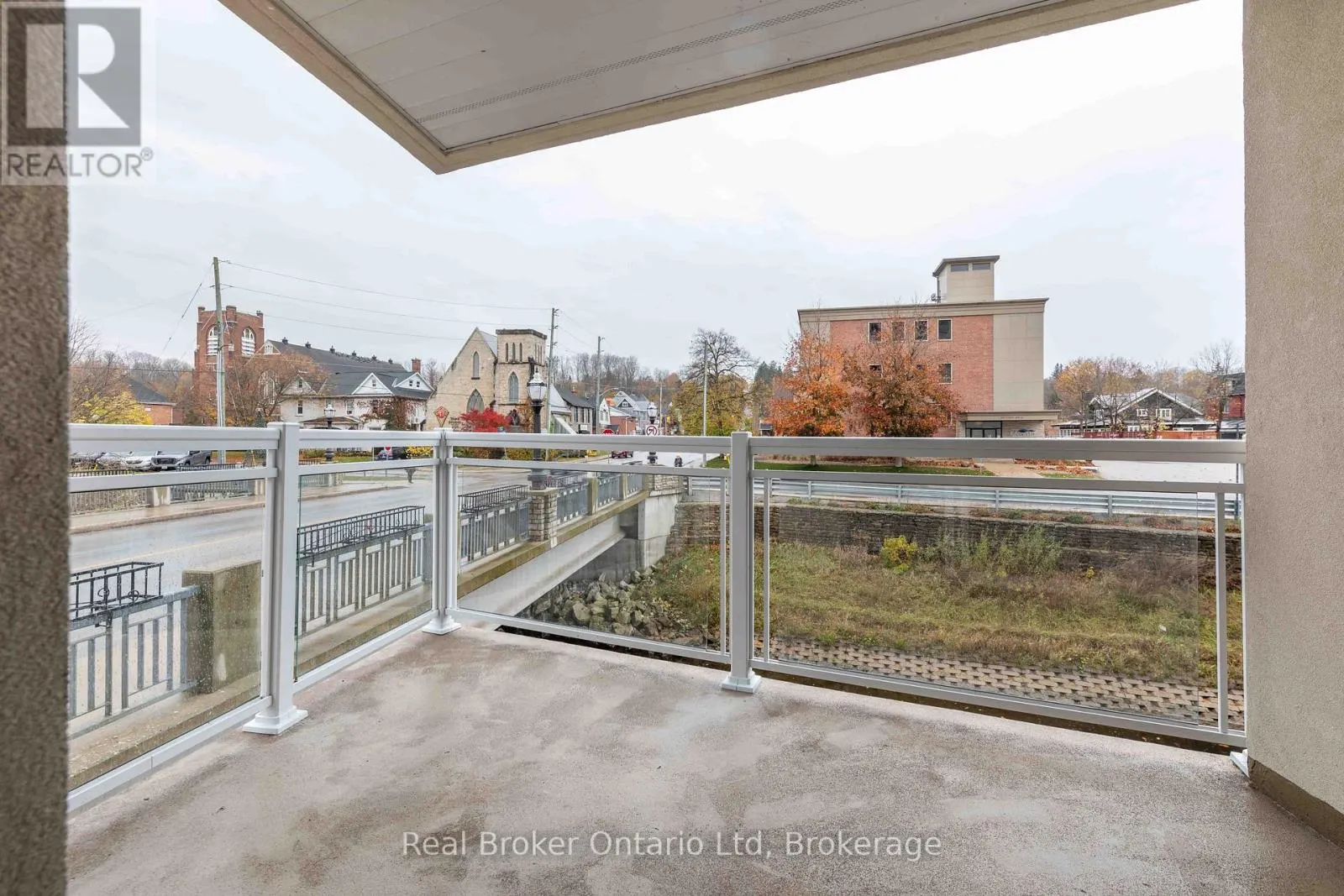 105 - 80 9TH STREET E, #105