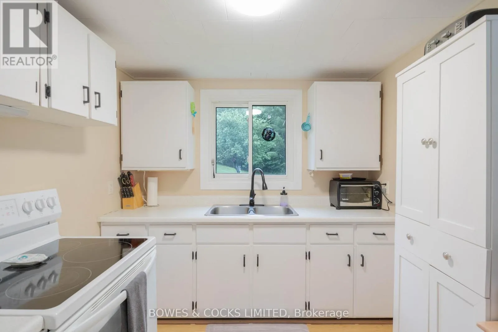 1545 WESTVIEW CRESCENT