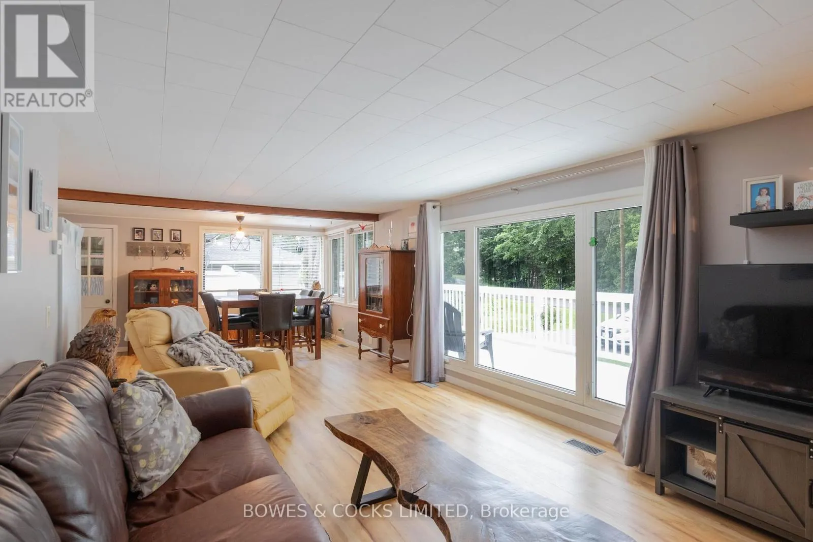 1545 WESTVIEW CRESCENT