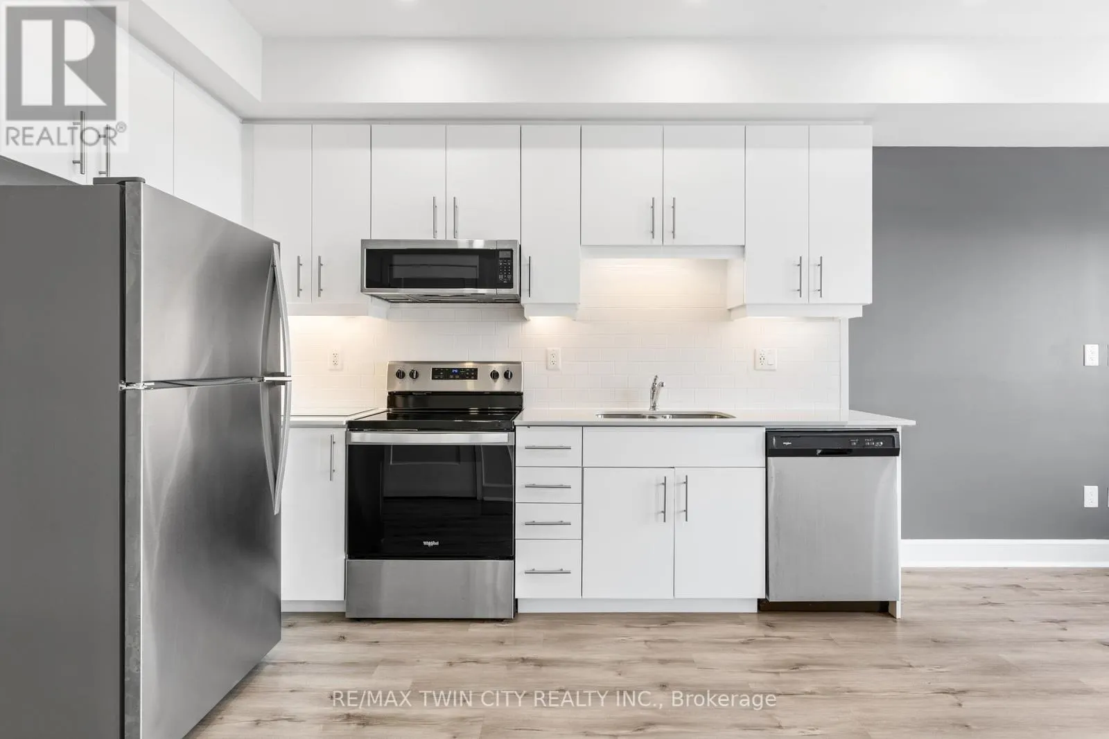 607 - 251 NORTHFIELD DRIVE E