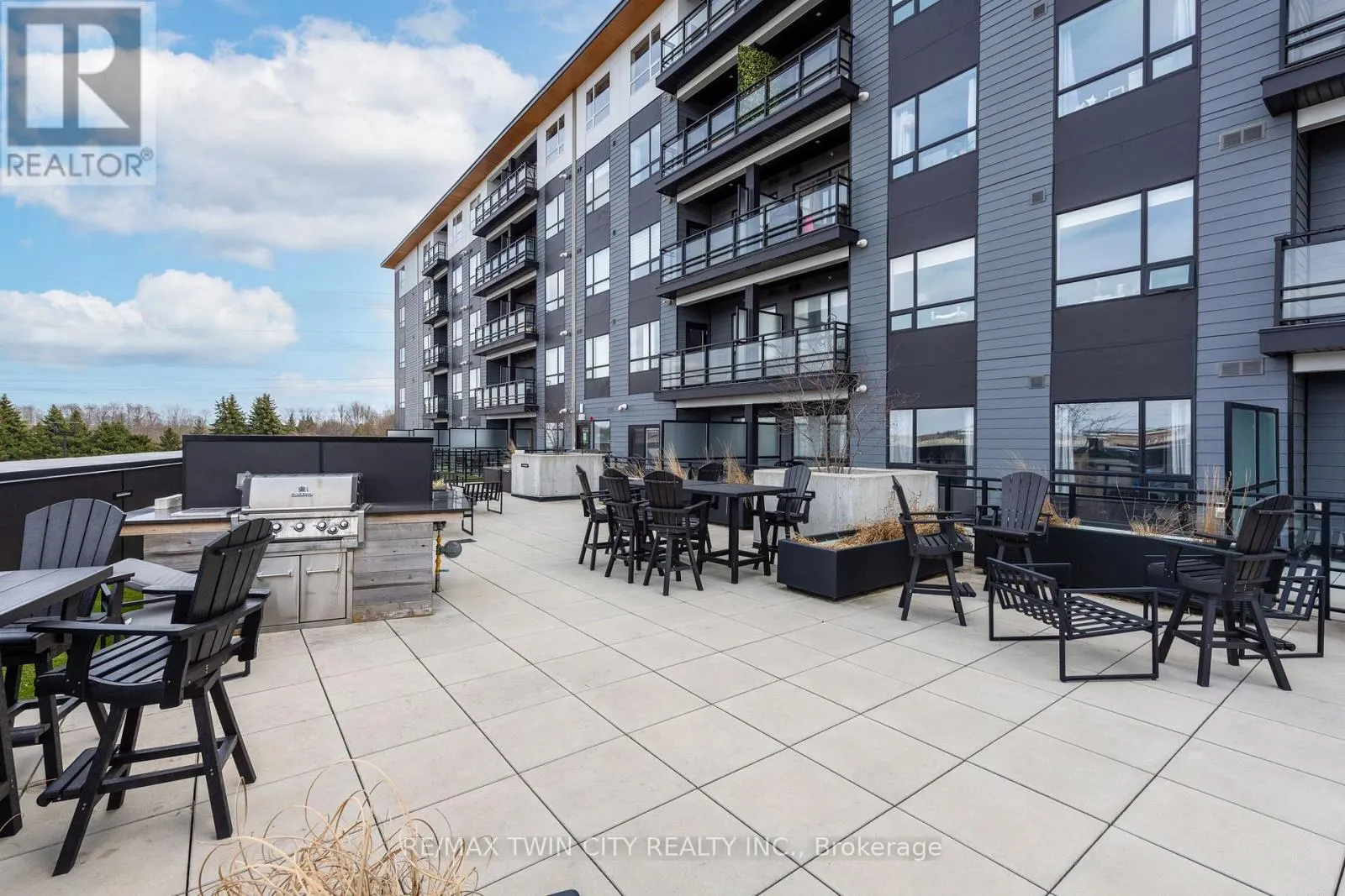 607 - 251 NORTHFIELD DRIVE E