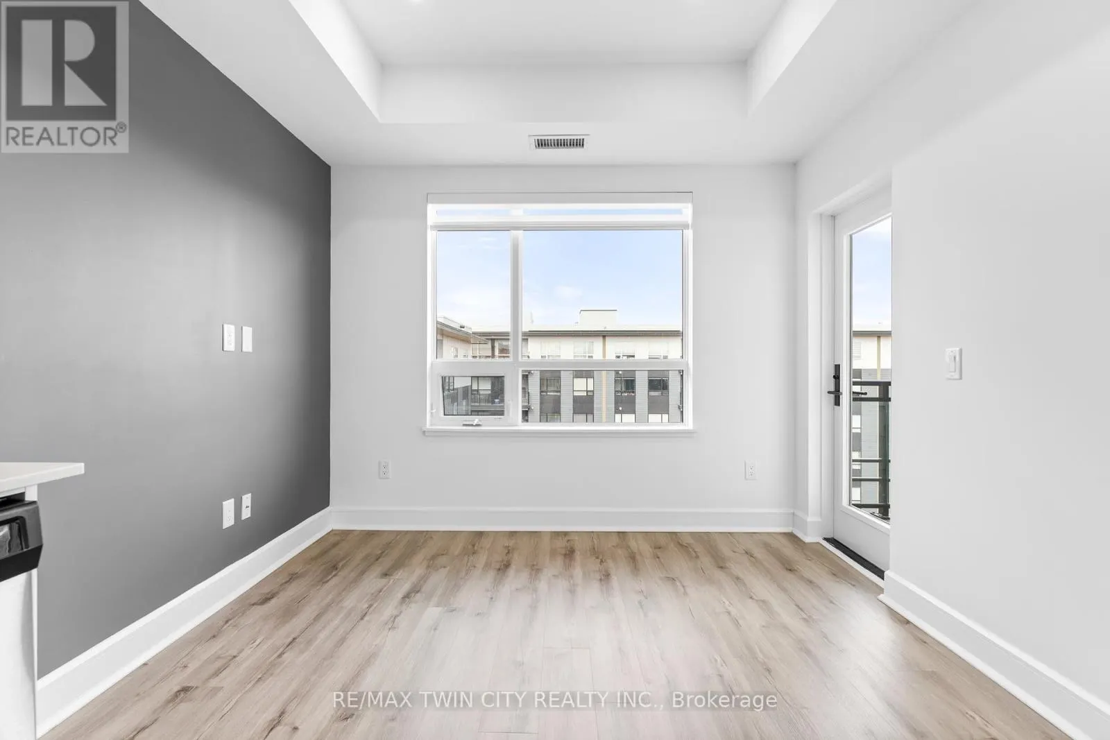 607 - 251 NORTHFIELD DRIVE E