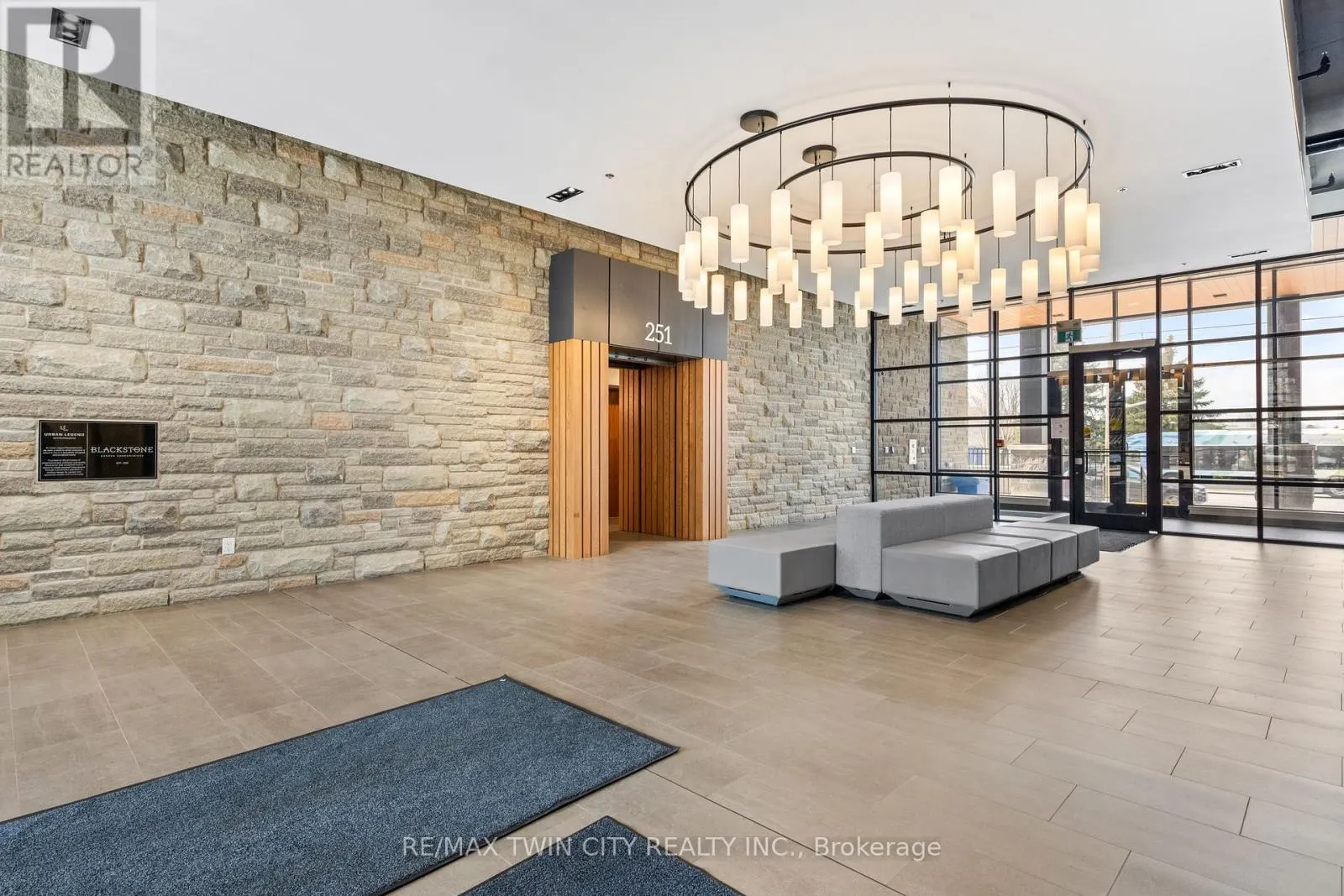 607 - 251 NORTHFIELD DRIVE E