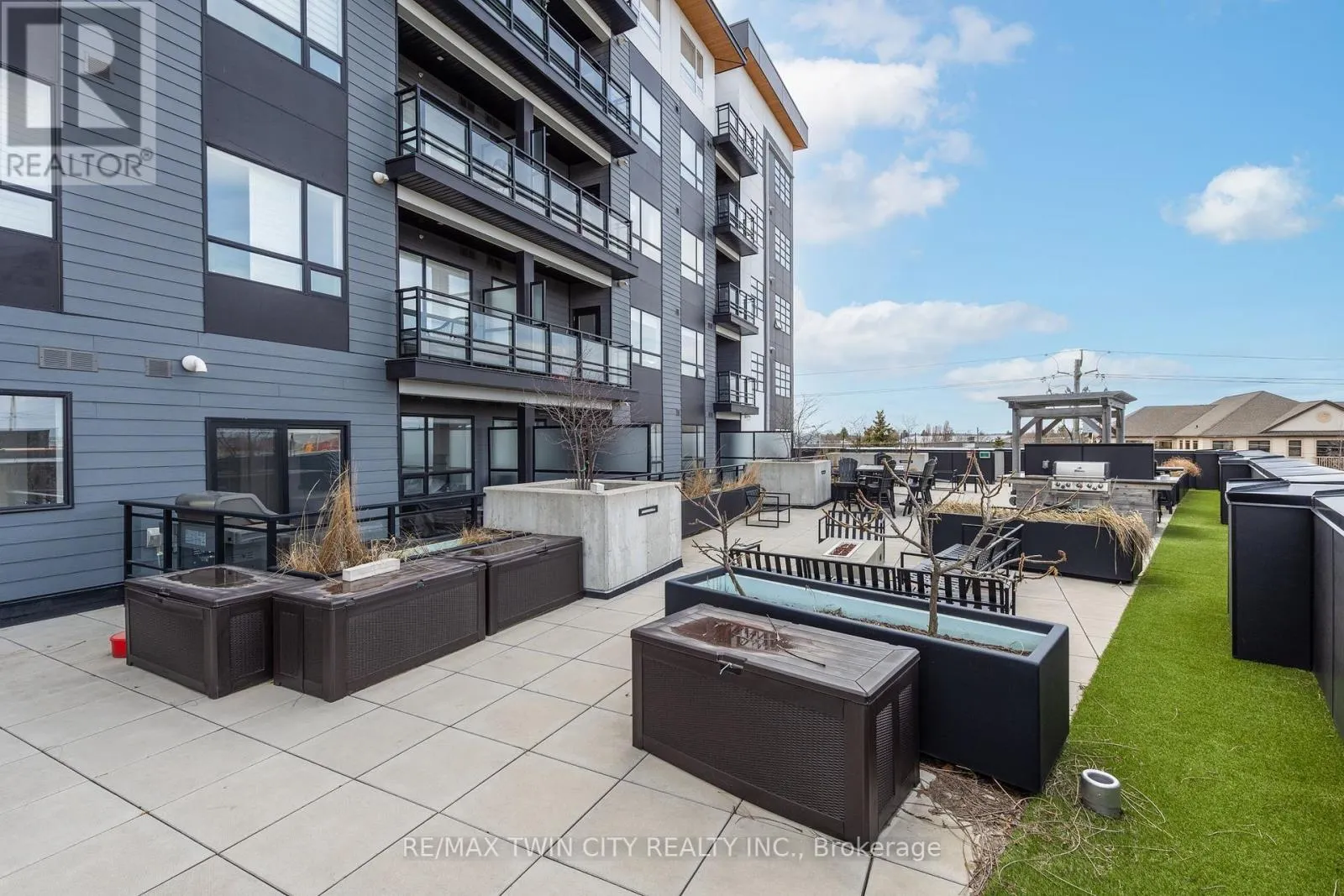 607 - 251 NORTHFIELD DRIVE E