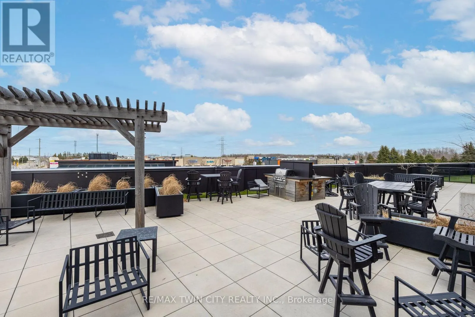 607 - 251 NORTHFIELD DRIVE E