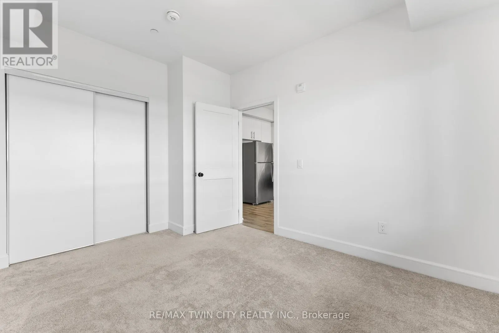 607 - 251 NORTHFIELD DRIVE E