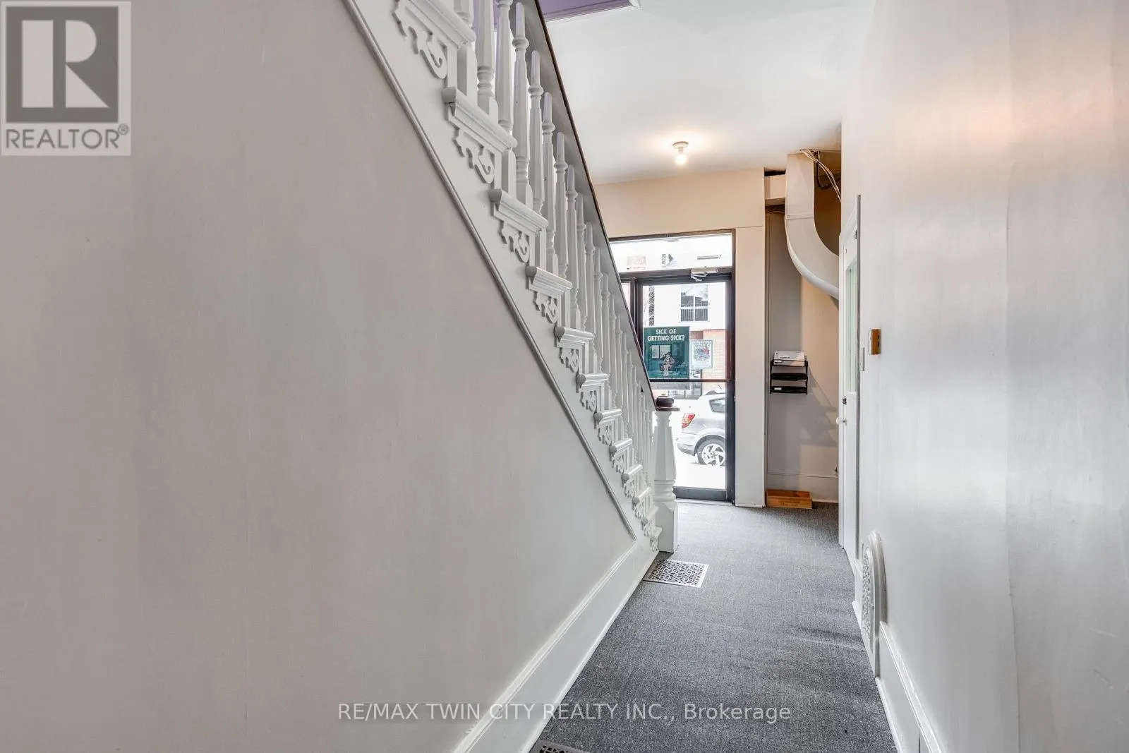 840-846 KING STREET E