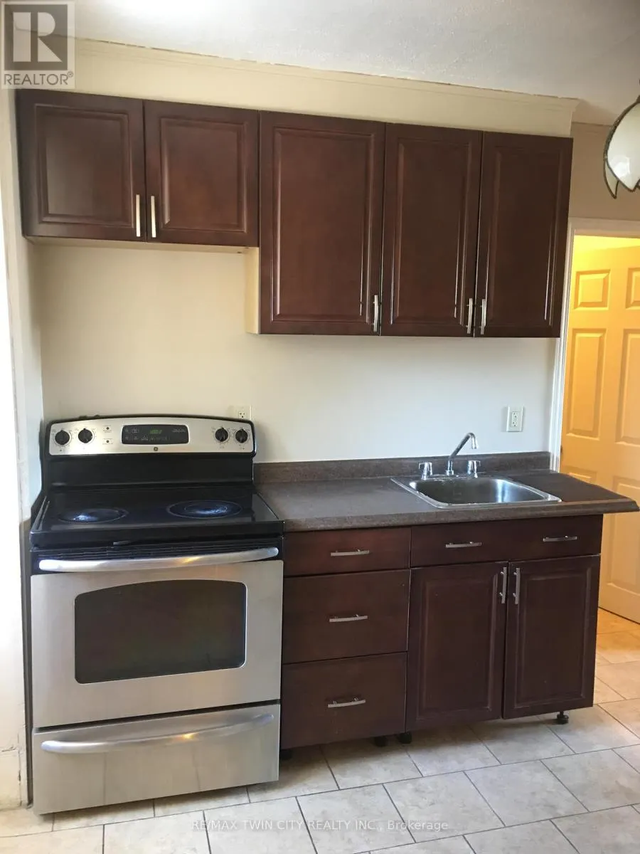 840-846 KING STREET E