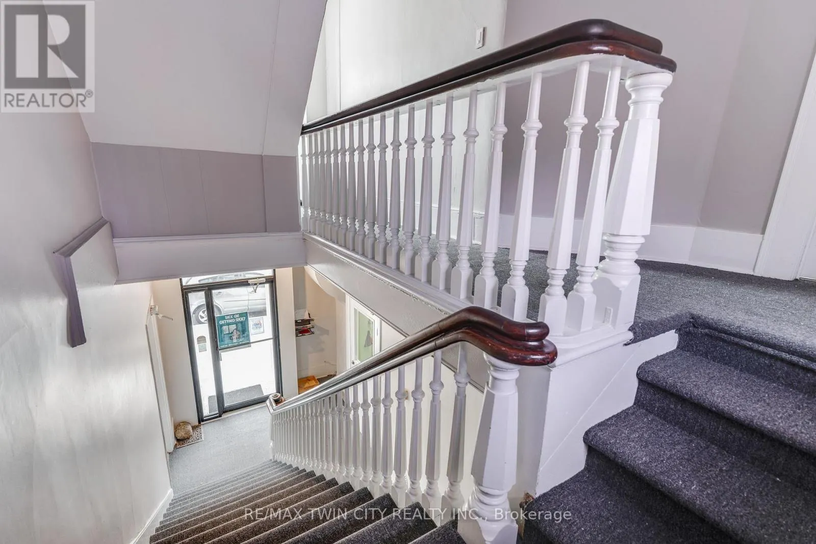 840-846 KING STREET E