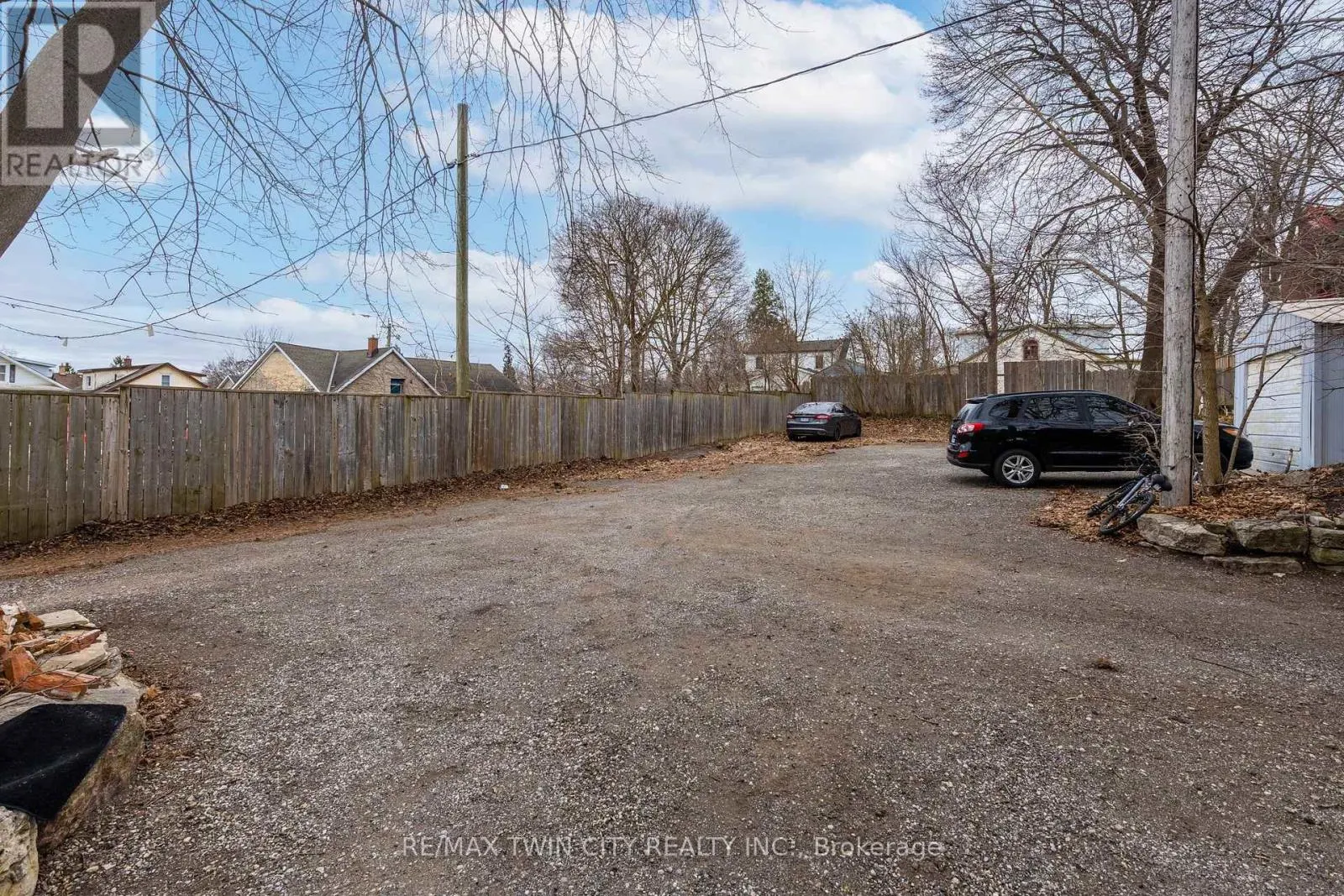 840-846 KING STREET E