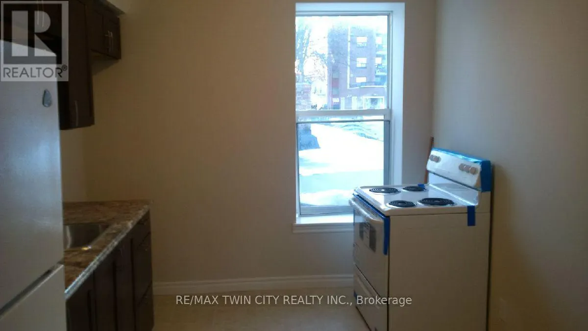 840-846 KING STREET E