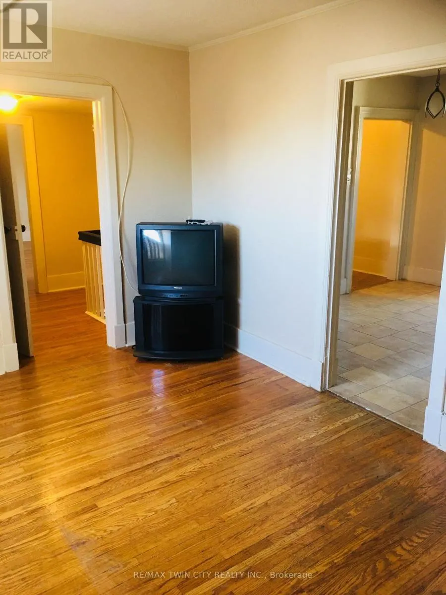 840-846 KING STREET E