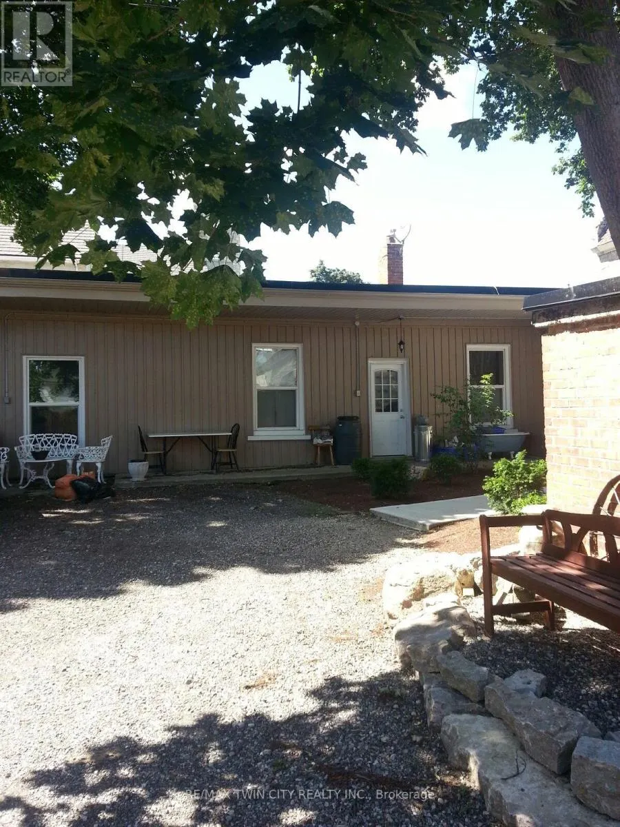 840-846 KING STREET E