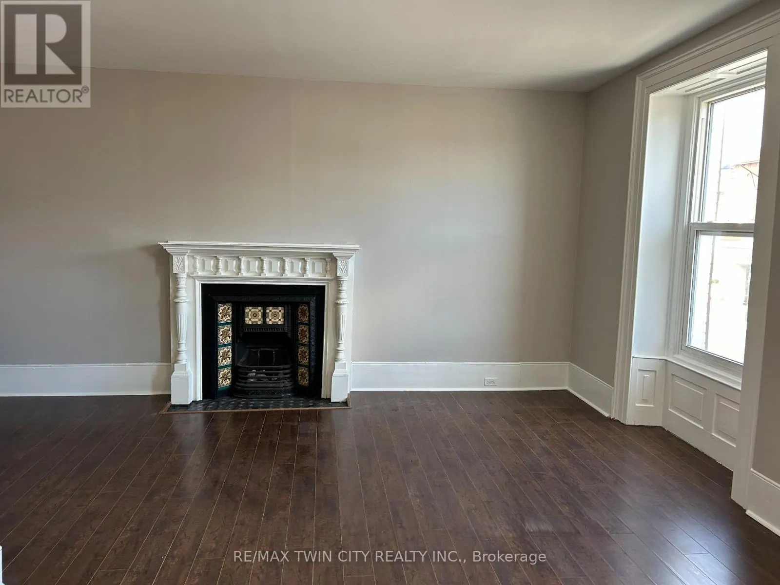 840-846 KING STREET E
