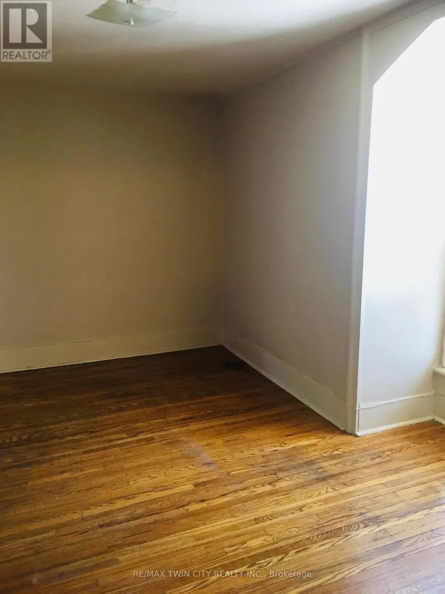 840-846 KING STREET E