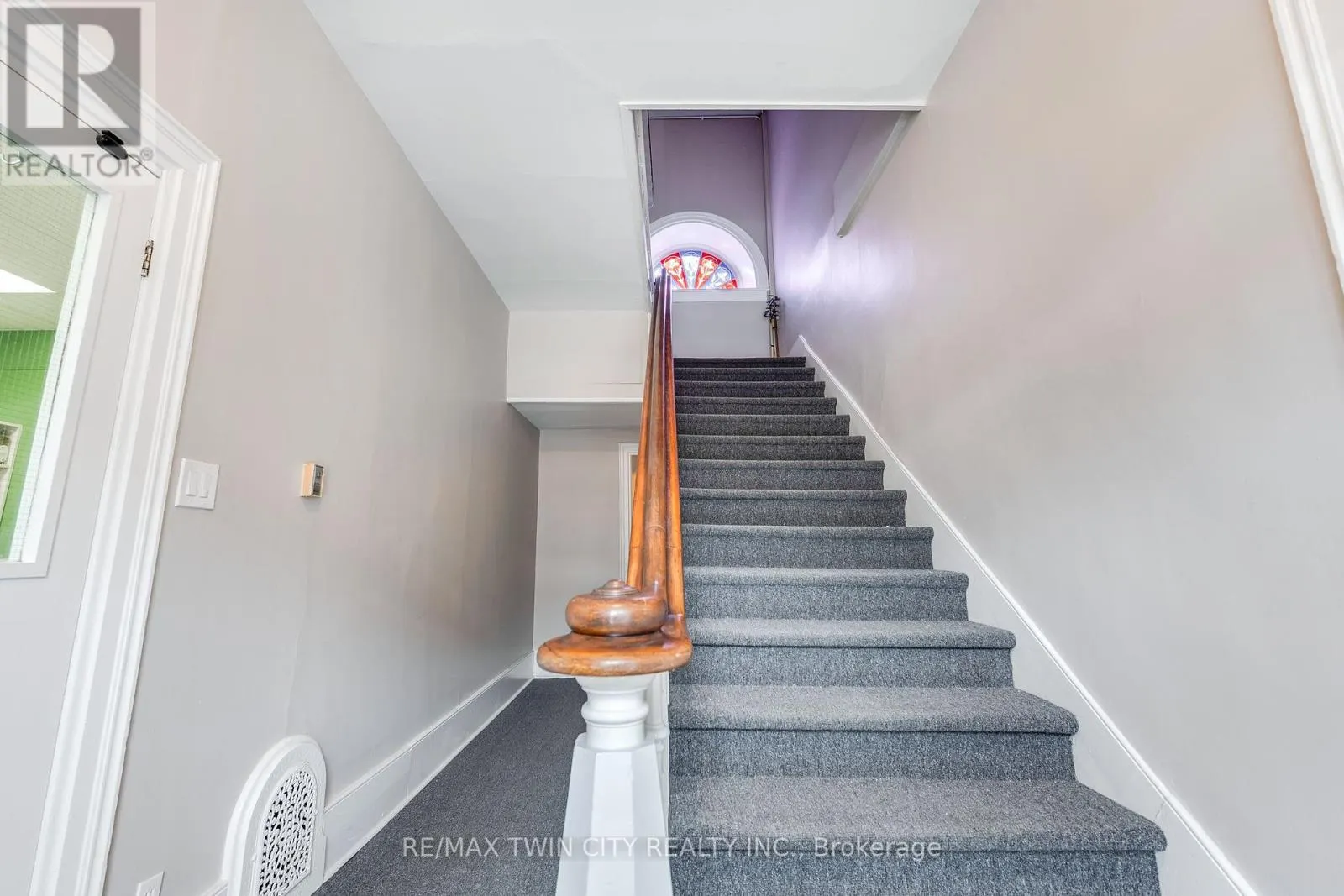840-846 KING STREET E