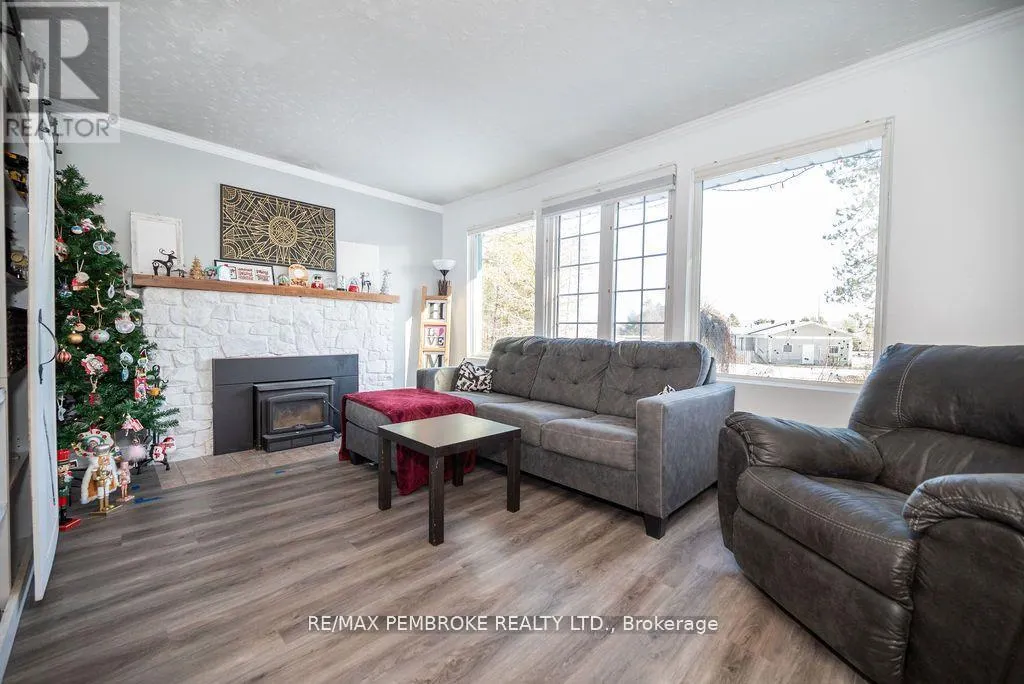 36 LABINE CRESCENT