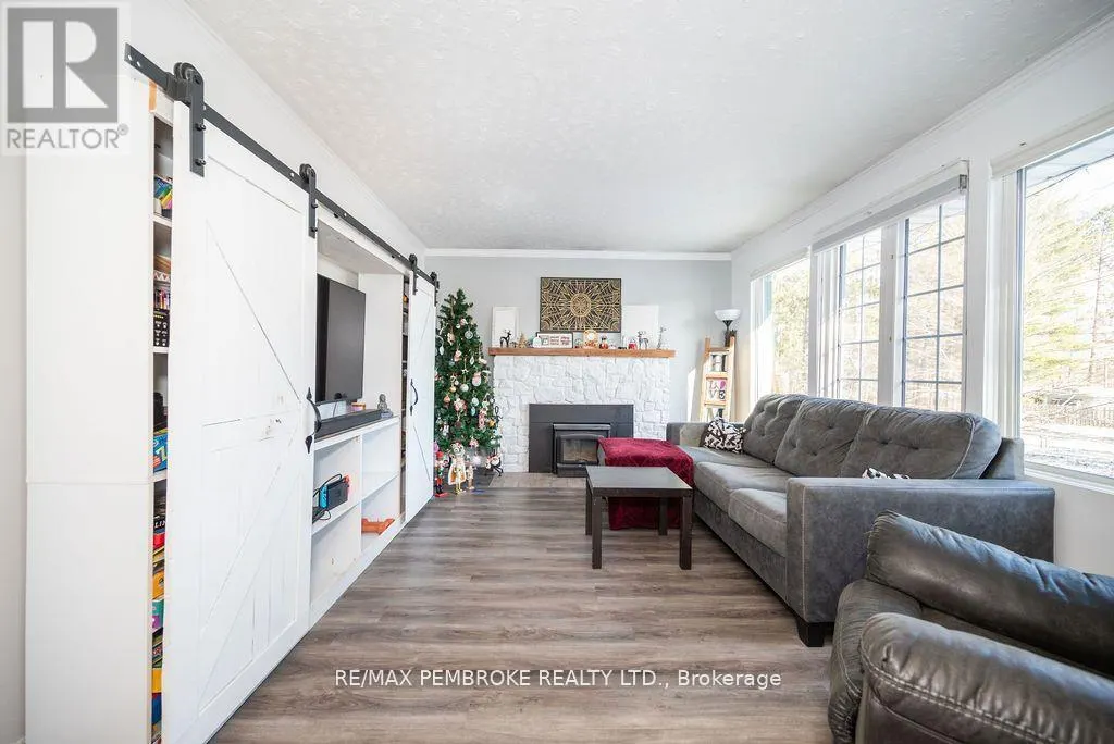 36 LABINE CRESCENT