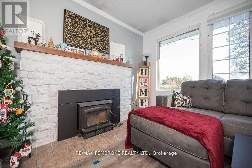 36 LABINE CRESCENT