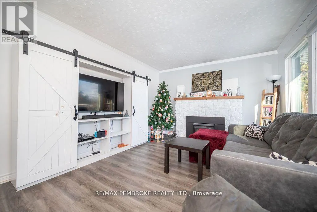 36 LABINE CRESCENT