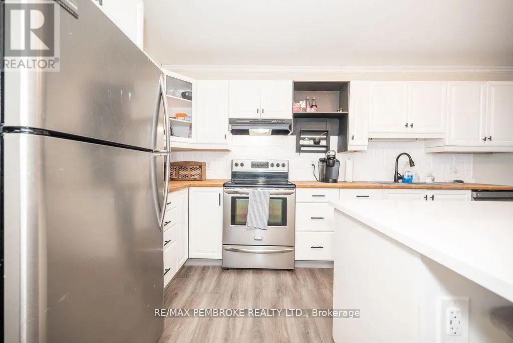36 LABINE CRESCENT
