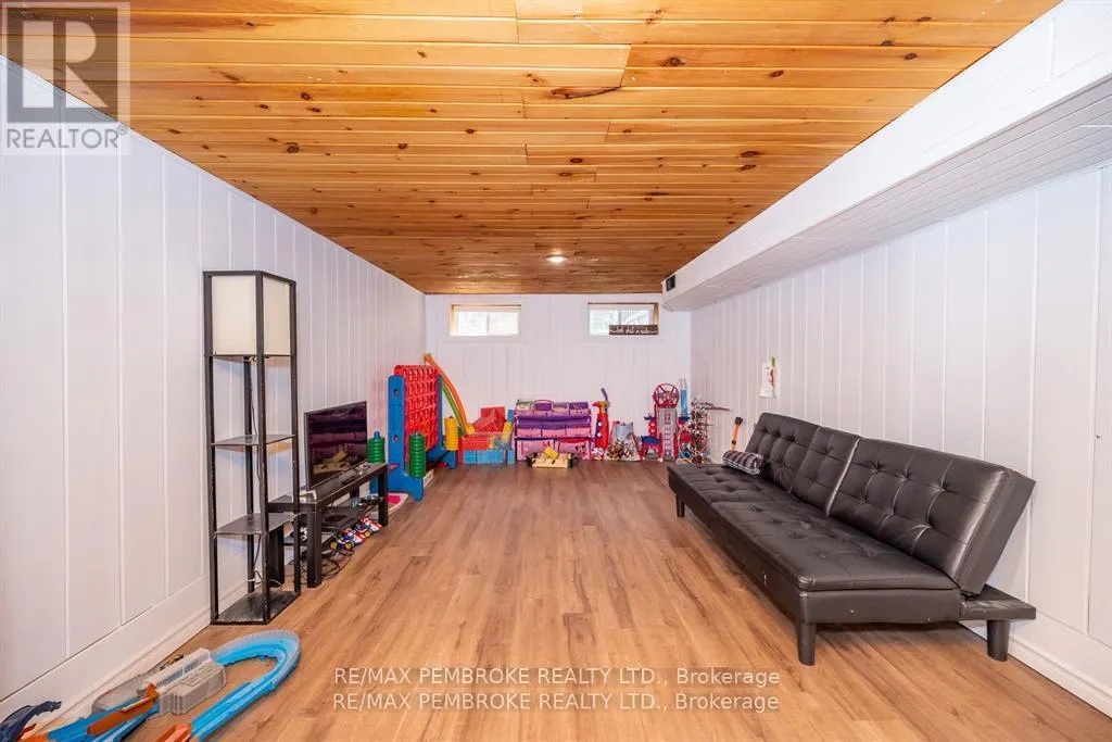 36 LABINE CRESCENT